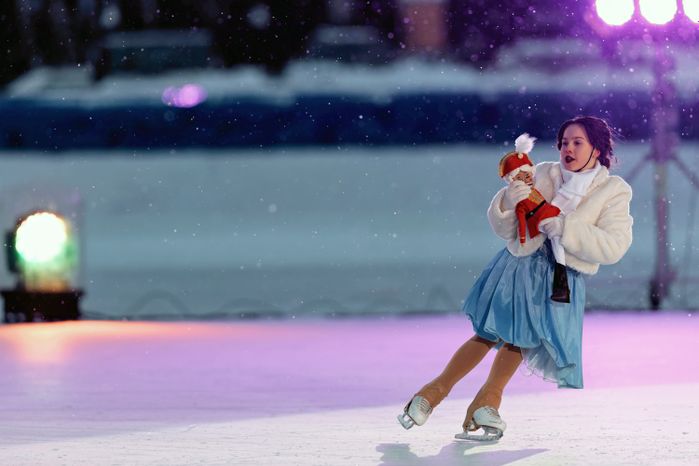 Чемпионка Олимпийских игр Евгения Тарасова в ледовом шоу «Щелкунчик» на стадионе «Зоркий» Красногорска