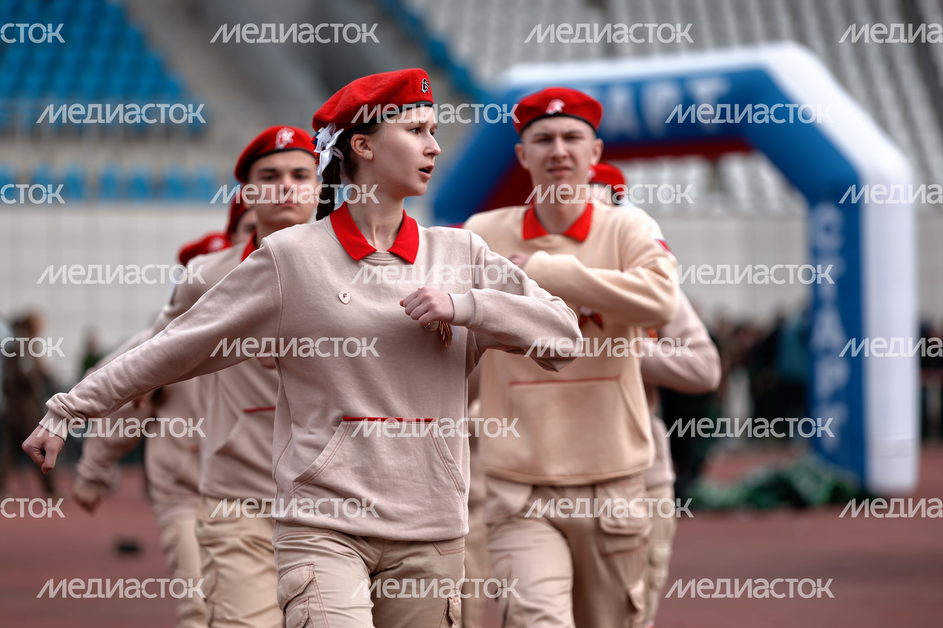 Смотр строя и песни показали школьники в военно-патриотической игре «Наследники Победы» в Подольске Смотр строя и песни показали школьники в военно-патриотической игре «Наследники Победы» в Подольске