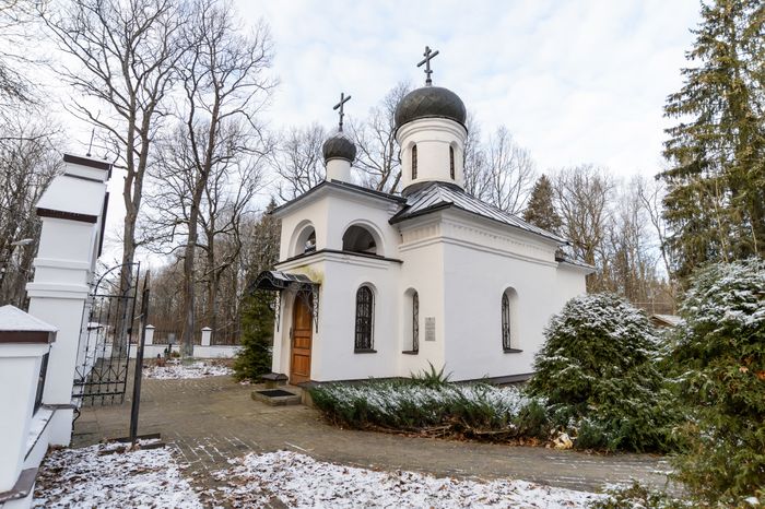 Сергиев Посад. Сергиевский храм. Осень