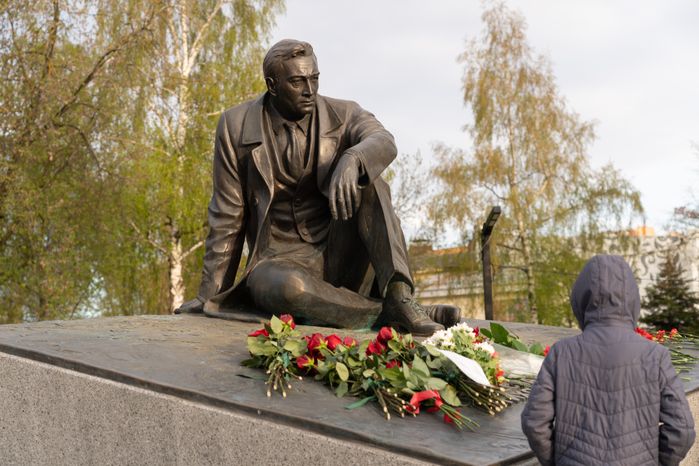 Памятник Вячеславу Тихонову
