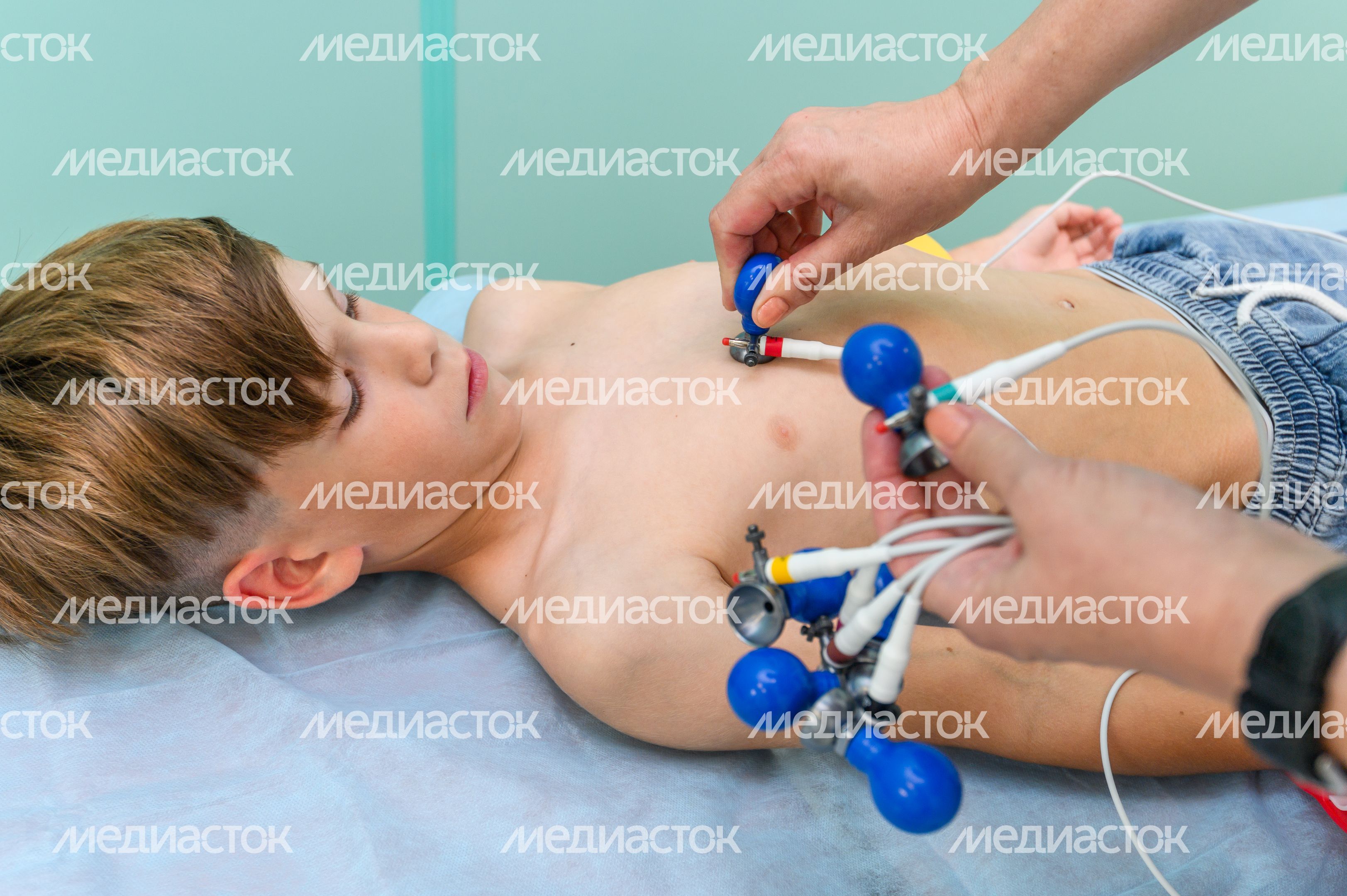 Дети на приеме у врачей в Детском клиническом центре имени Л.М. Рошаля