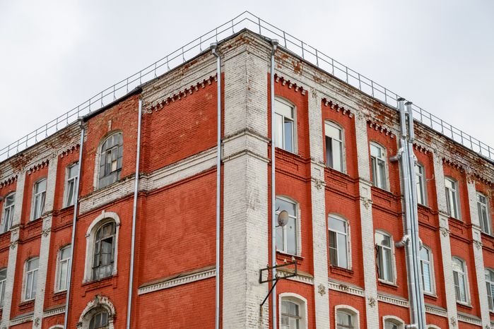 Рабочие казармы ткацкой фабрики Н. Зимина в городе Дрезна Орехово-Зуевского округа