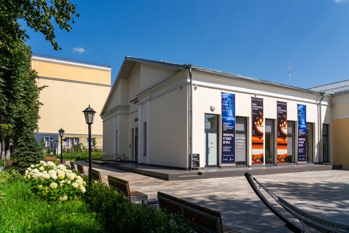 Выставка знаковых работ Ивана Лубенникова «Лето жизни» в Звенигородском манеже Одинцовского округа