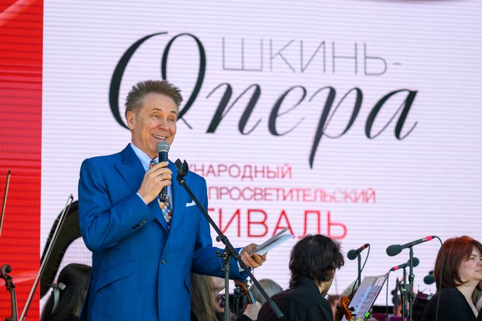 Владимир Березин был ведущим Международного культурно-просветительского фестиваля «Шкинь-опера» 2026 в округе Коломна