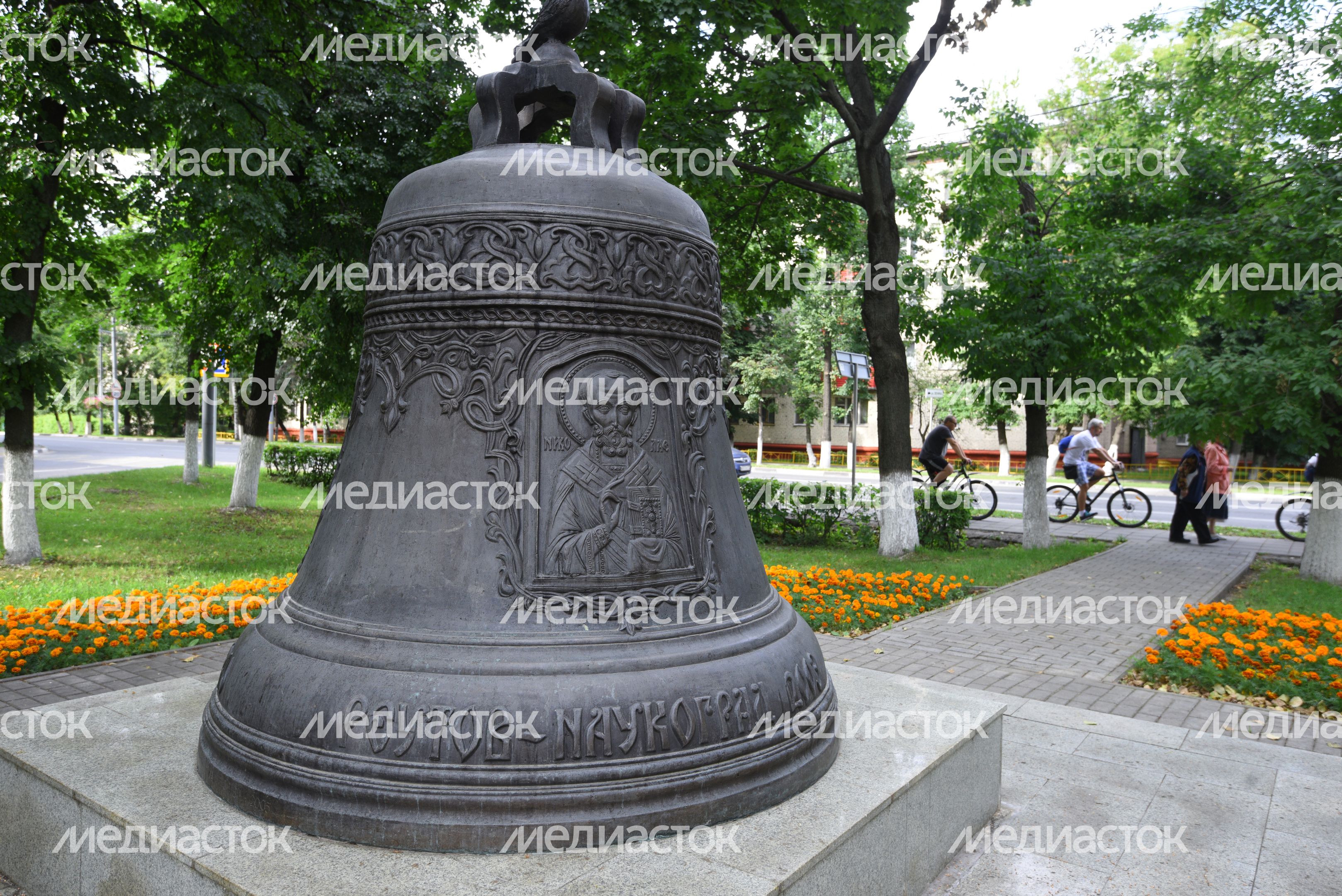 Памятник колоколу «Реут» в Реутове Памятник колоколу «Реут» в Реутове