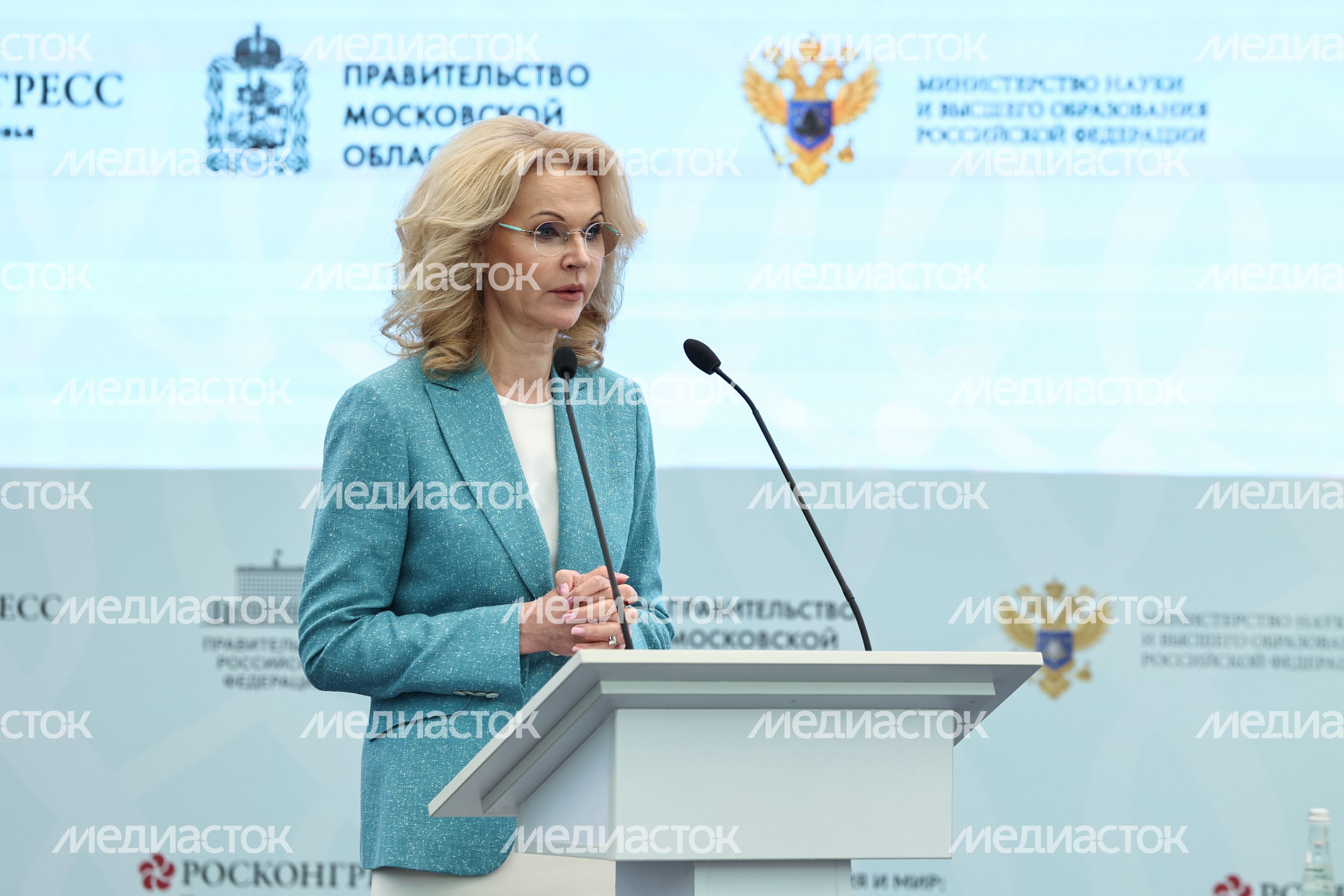 Татьяна Голикова на пленарной сессии форума "Россия и мир: тренды здорового долголетия" Татьяна Голикова на пленарной сессии форума "Россия и мир: тренды здорового долголетия"