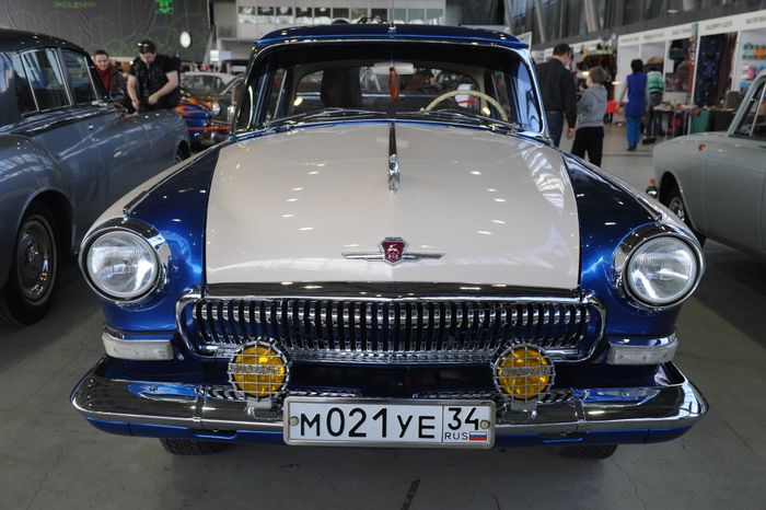 Выставка старинных автомобилей «Олдтаймер-Галерея» в парке Сокольники