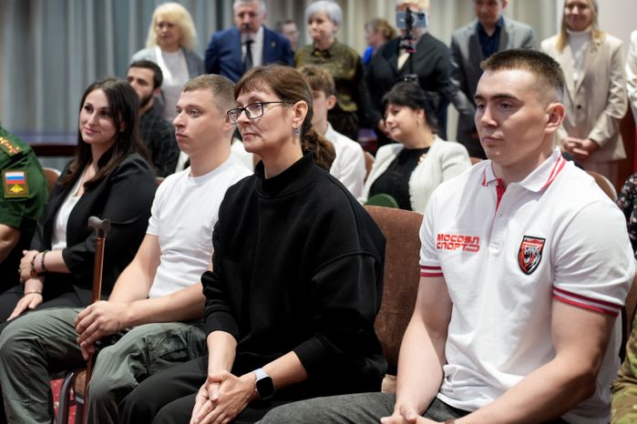Ветераны СВО и семьи погибших героев в Доме правительства Московской области