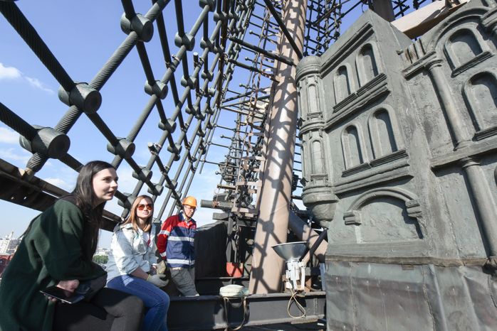 Памятник «В ознаменование 300-летия Российского флота» в Москве, 2 часть