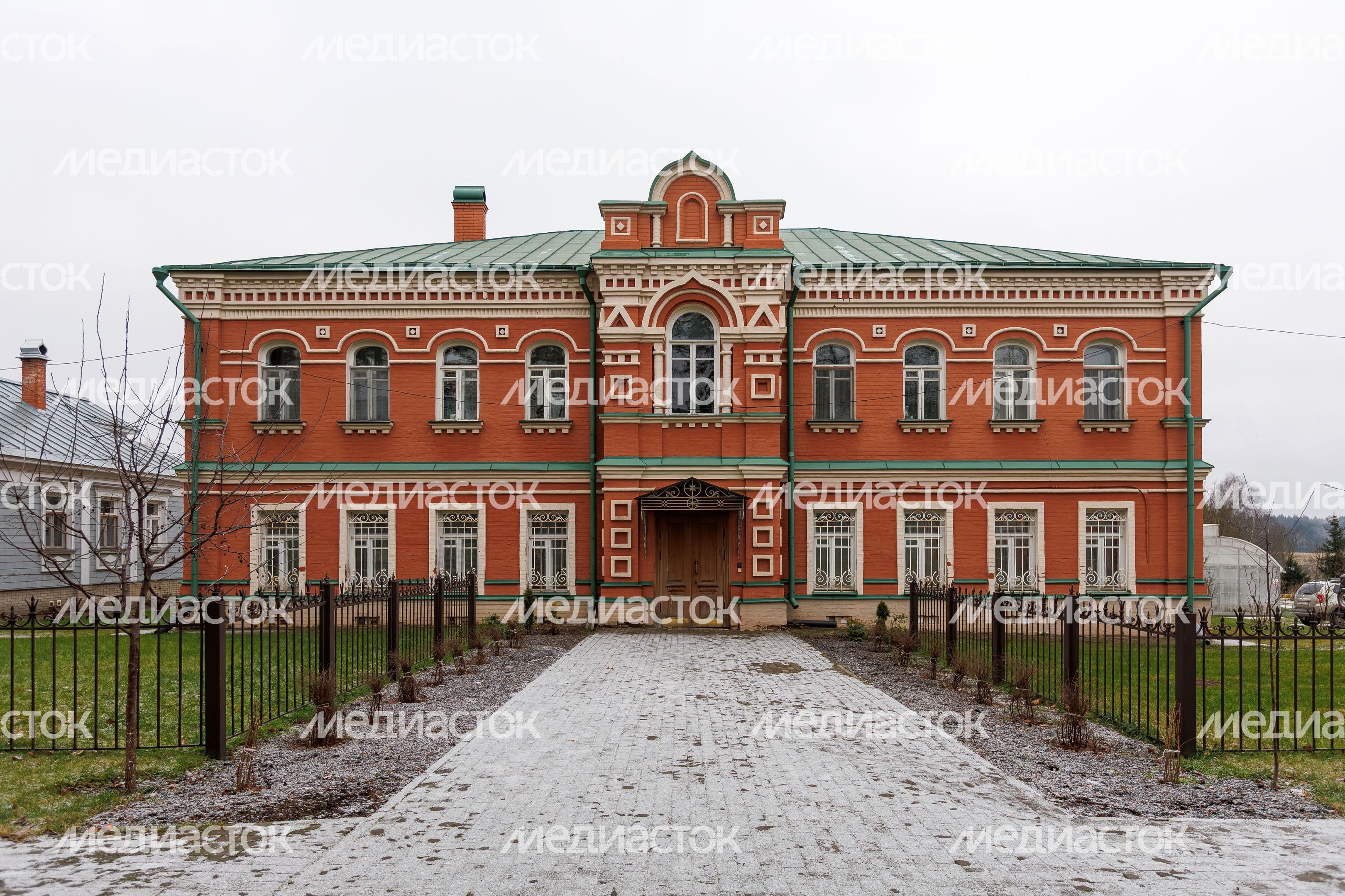 Гостиница для паломников у Покровского монастыря в Хотьково Сергиево-Посадского округа Гостиница для паломников у Покровского монастыря в Хотьково Сергиево-Посадского округа