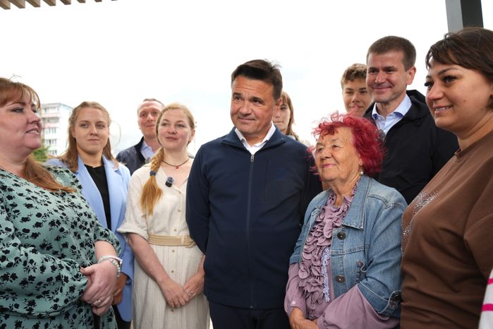 Андрей Воробьев проверил благоустройство сквера "60 лет победы" в Егорьевске
