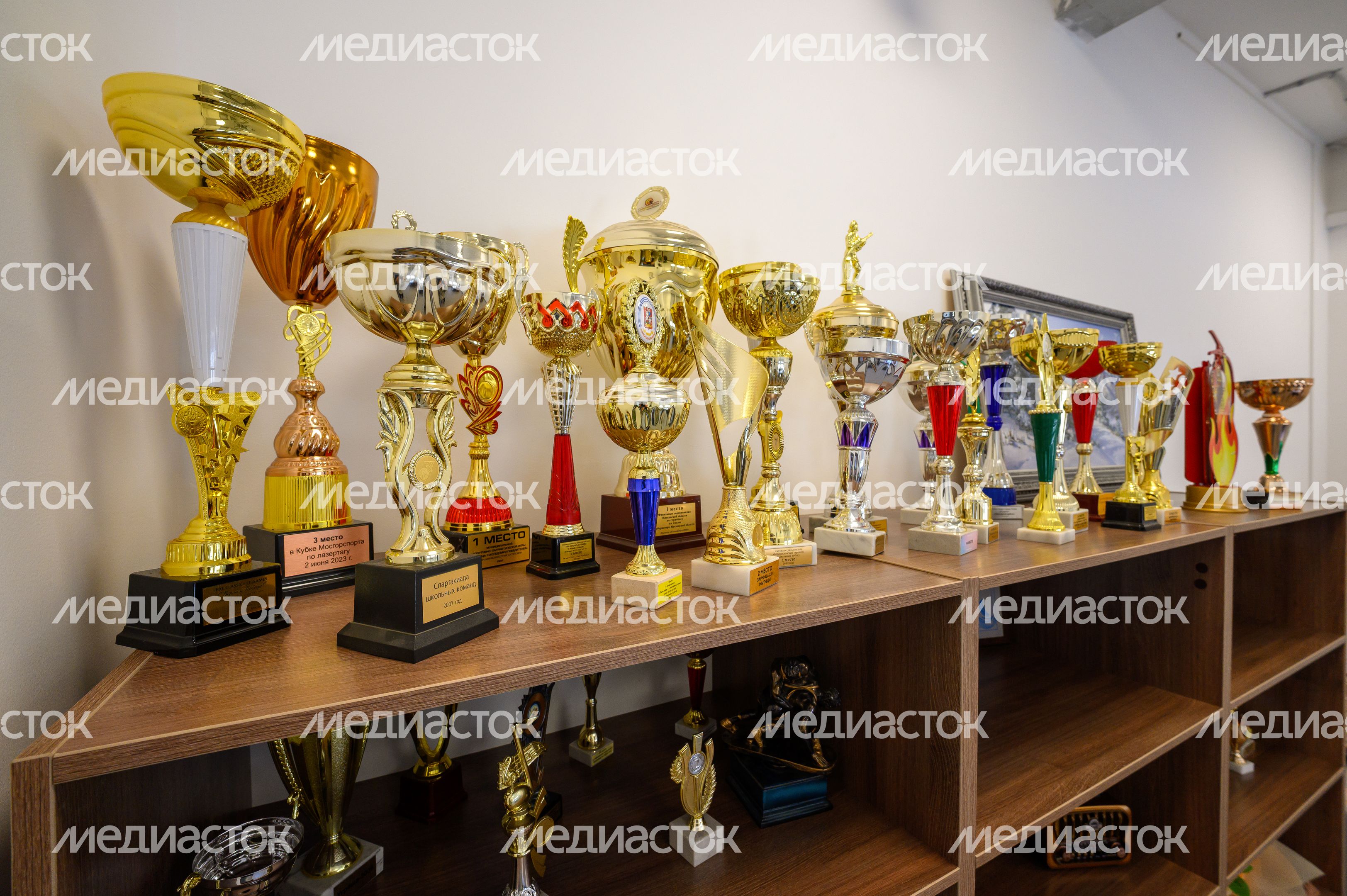 Кубки, грамоты, благодарности за достижения в образовательной деятельности учеников и коллектива школы №9 в Мытищах Кубки, грамоты, благодарности за достижения в образовательной деятельности учеников и коллектива школы №9 в Мытищах