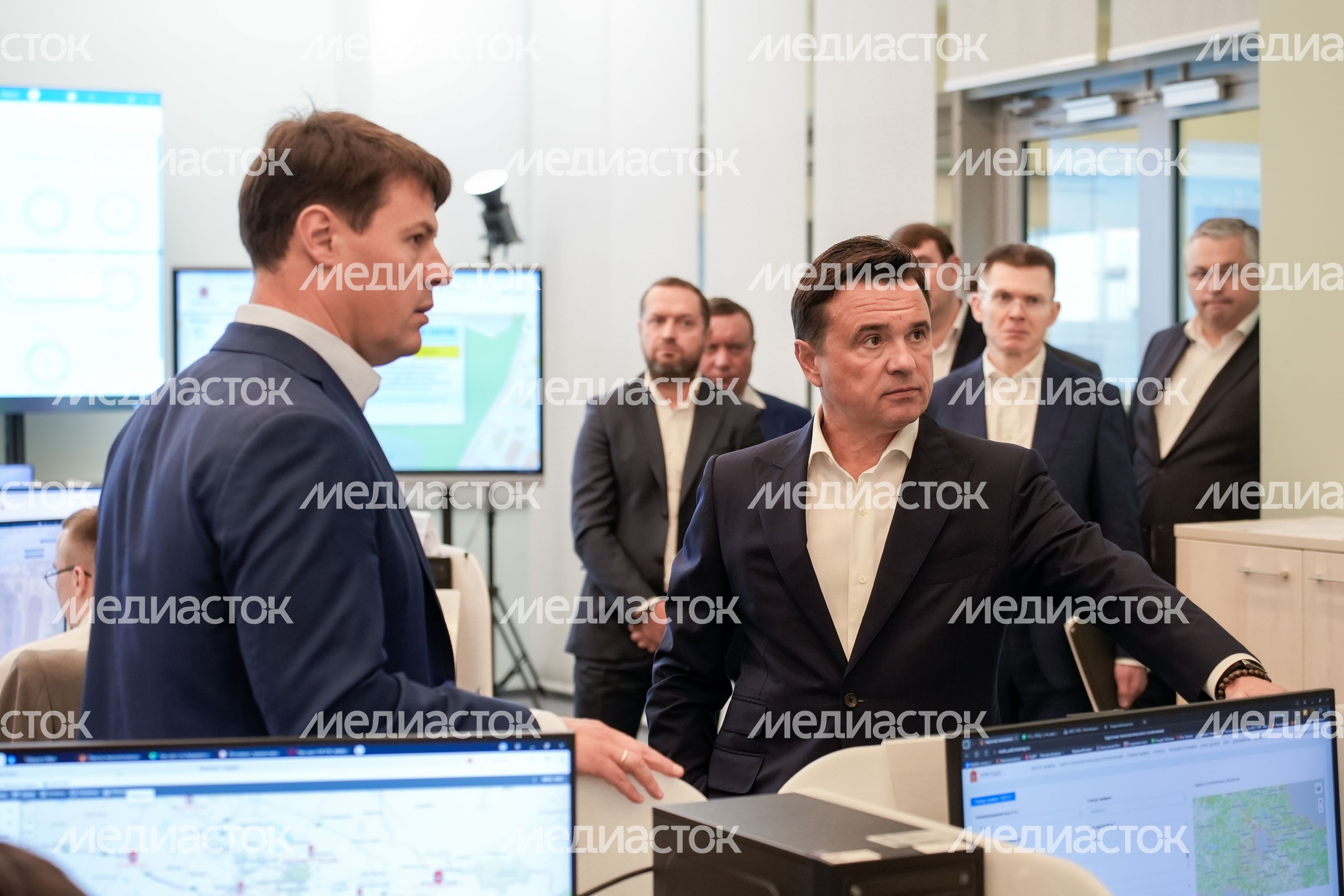 Андрей Воробьев посетил единый центр управления ЖКХ региона Андрей Воробьев посетил единый центр управления ЖКХ региона