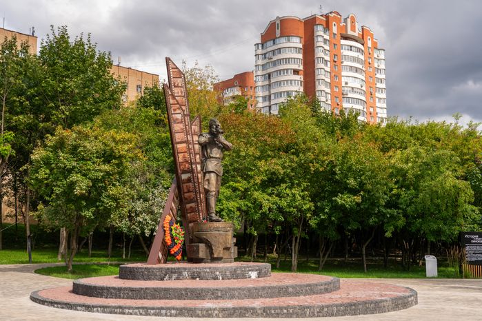 Памятник фронтовому кинооператору в Красногорске