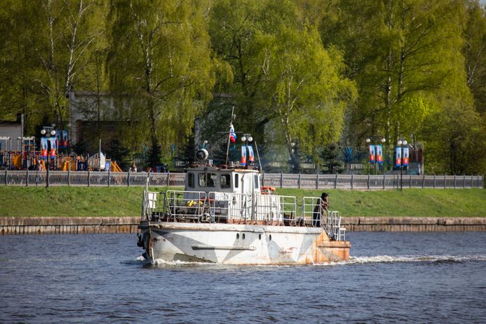 Катер на Химкинском водохранилище в Подмосковье