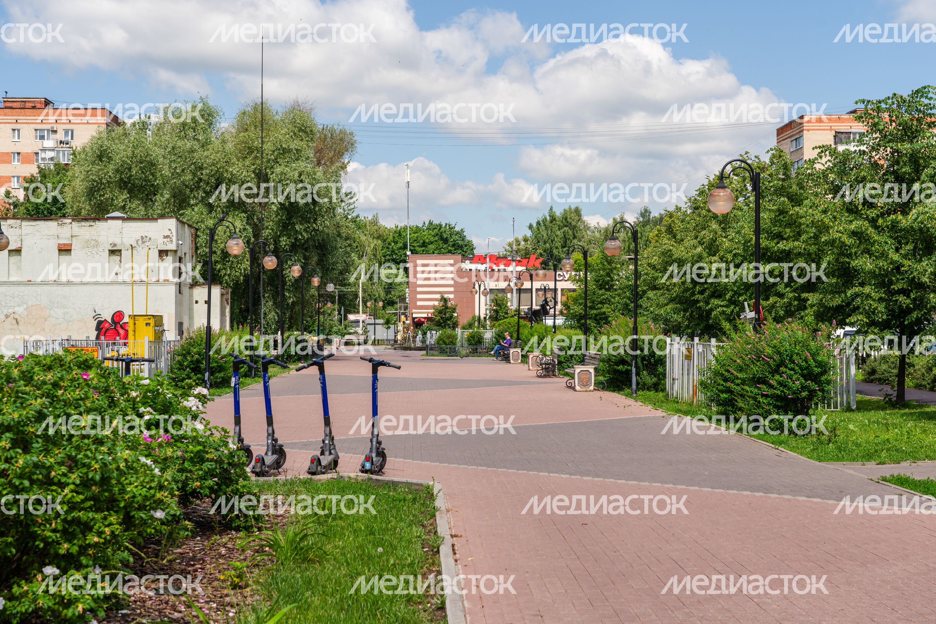 Бульвар имени кинорежиссера Е.Е. Карелова в Подольске Бульвар имени кинорежиссера Е.Е. Карелова в Подольске