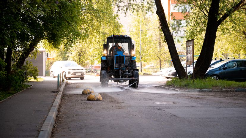 Содержание придомовой территории в весенне-летний период