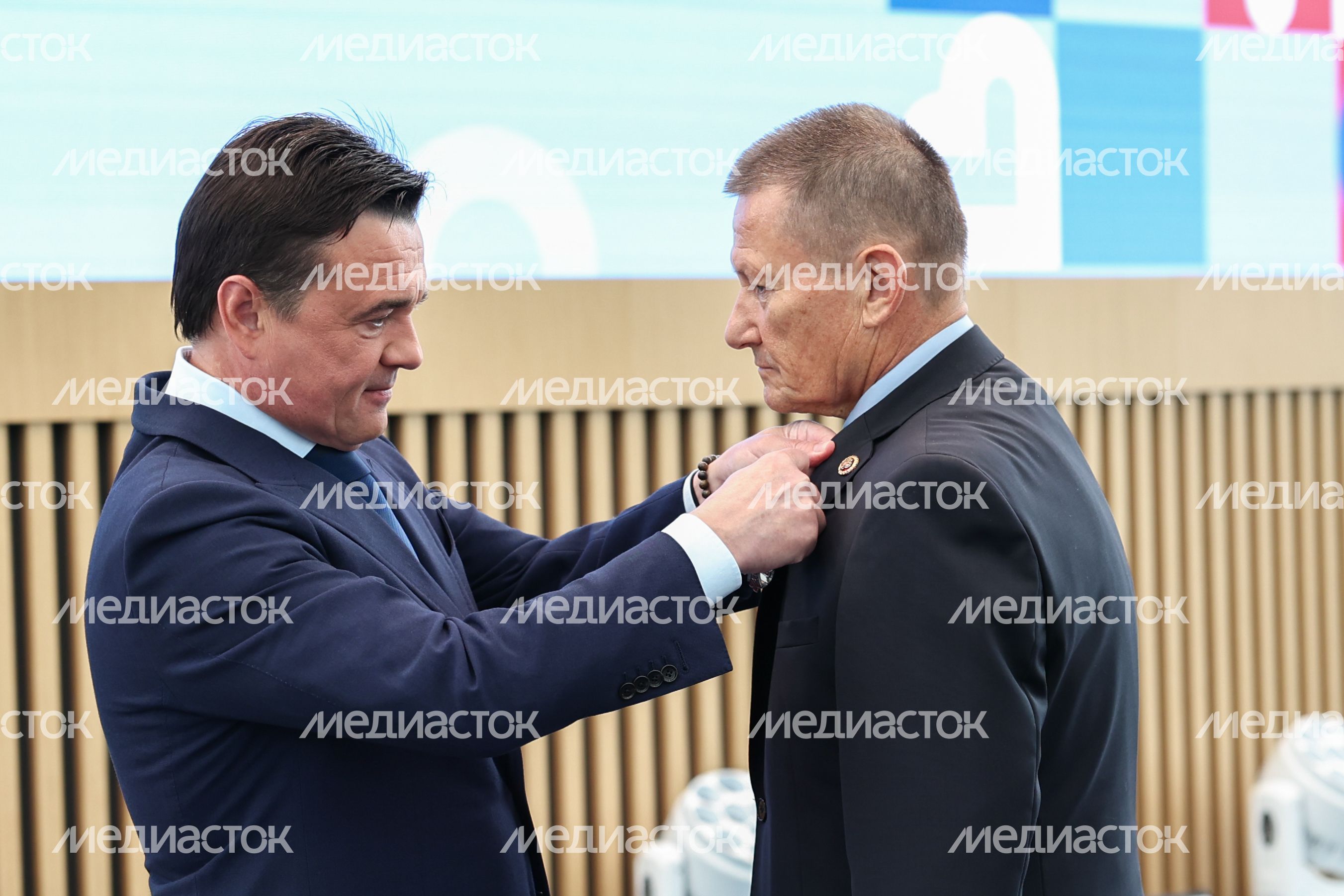 Андрей Воробьев поздравил подмосковных медработников с профессиональным праздником Андрей Воробьев поздравил подмосковных медработников с профессиональным праздником