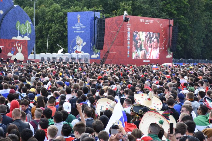 Открытие Чемпионата мира по футболу в Москве на Воробьёвых горах