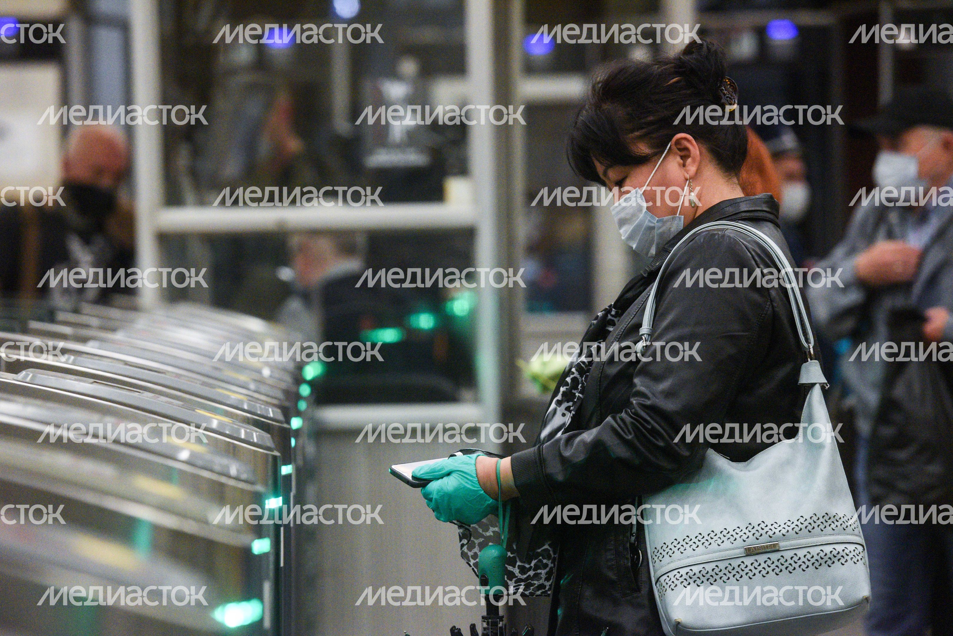 Проверки соблюдения масочно-перчаточного режима в общественном транспорте в Москве