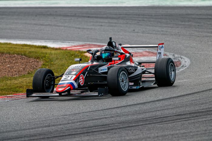 VI этап российской серии кольцевых гонок на автодроме Moscow Raceway