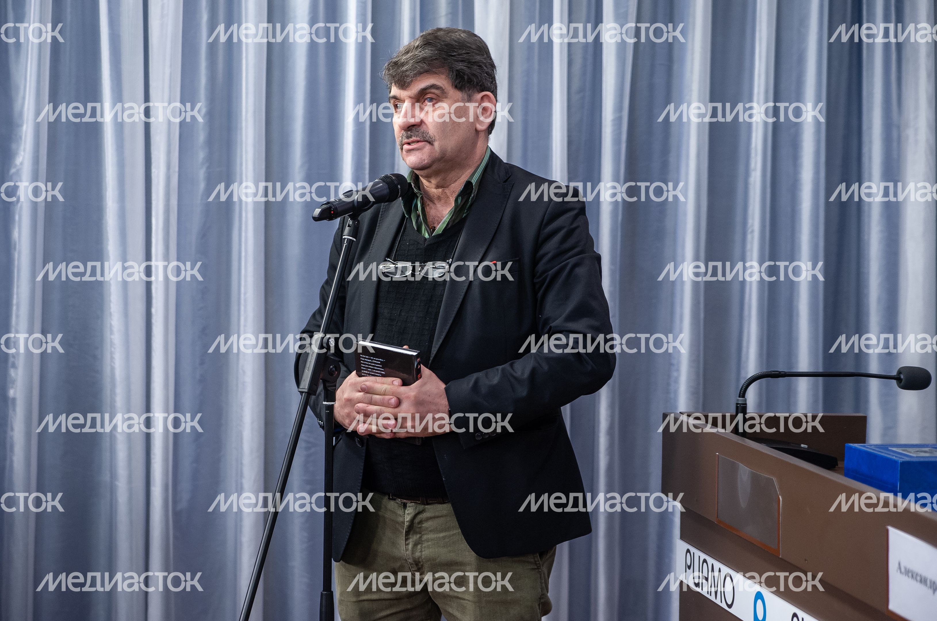 Презентация книги Александра Чумикова «Москва-400. Кам-са-мол! 90-е»