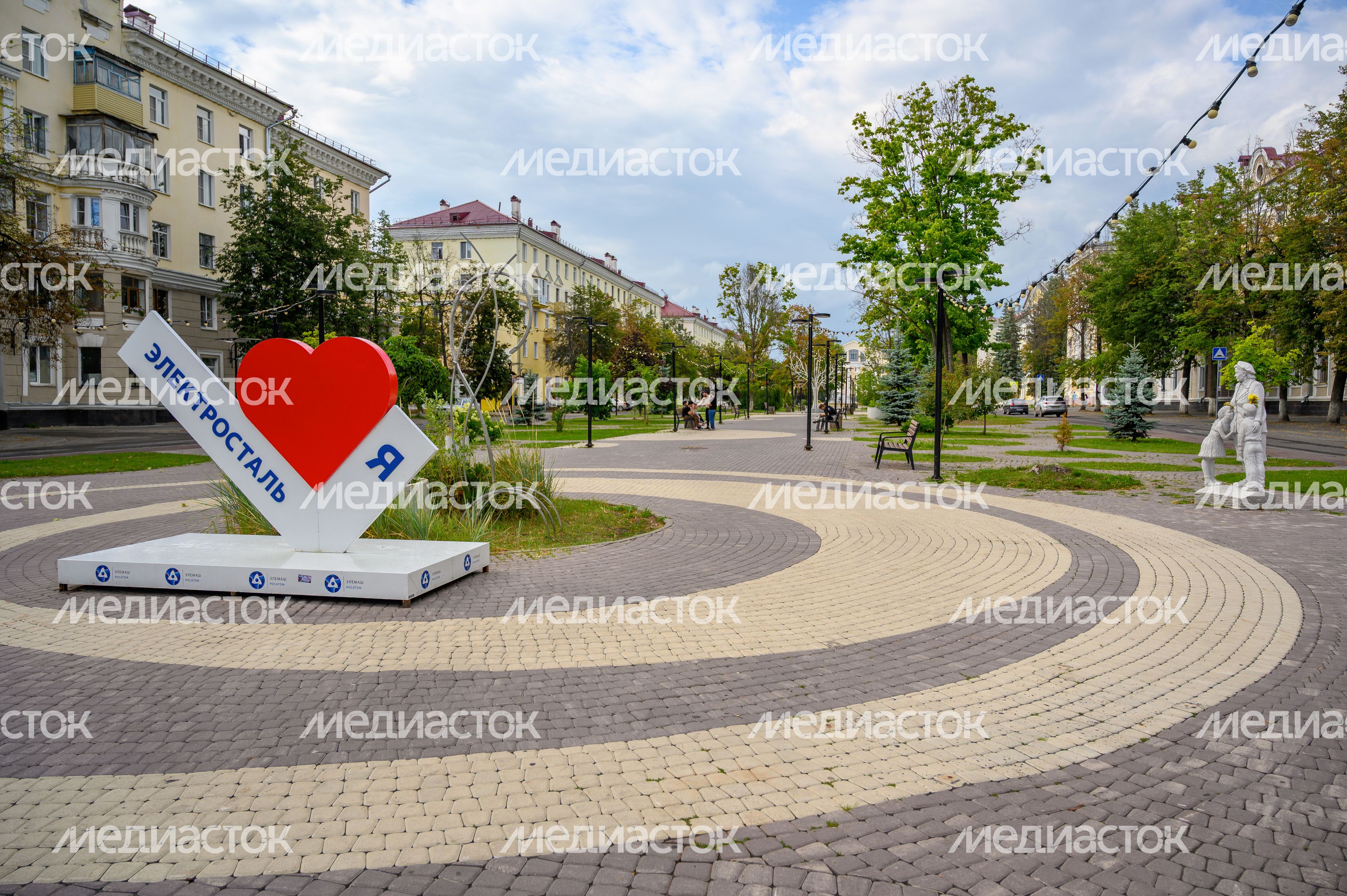 Центральная аллея на проспекте Ленина в Электростали после благоустройства
