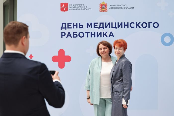 Подмосковных медработников поздравили с профессиональным праздником