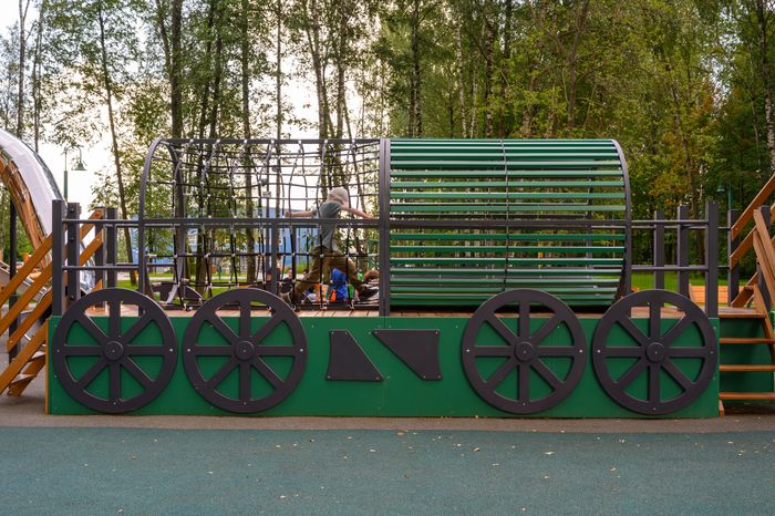 Сквер «Затишье» в Электростали летом