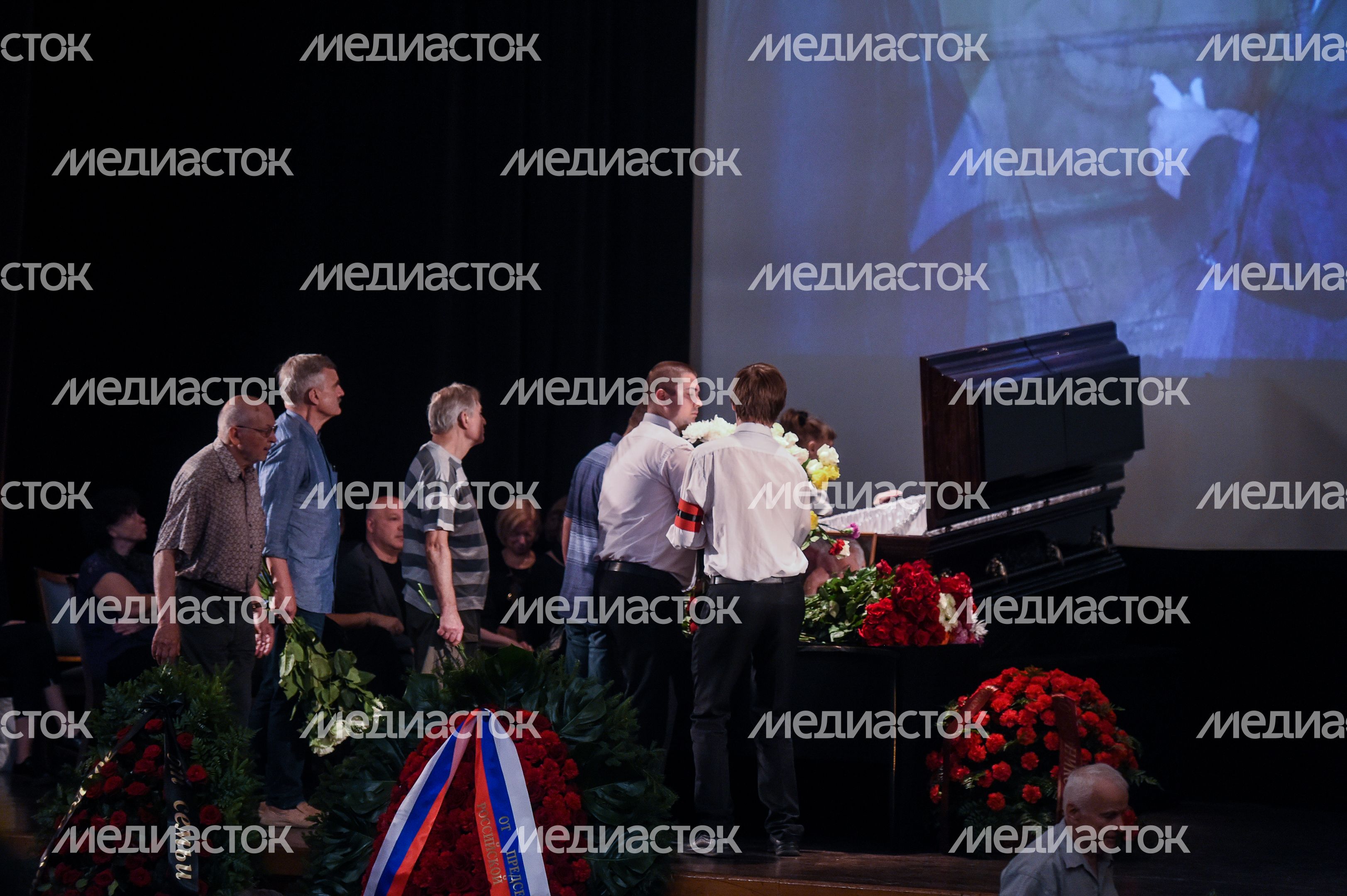 Церемония прощания с писателем Владимиром Войновичем в Москве