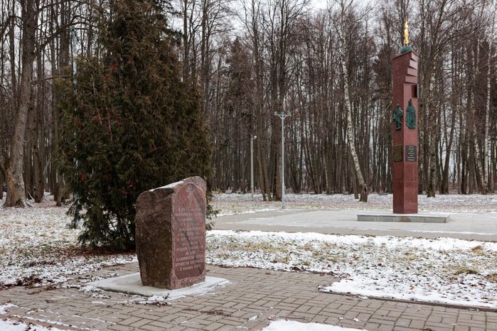 Памятный камень в честь 430-й годовщины битвы при Молодях в округе Чехов