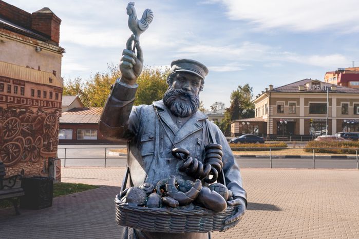 Скульптурная композиция "Ярмарка" в Серпухове