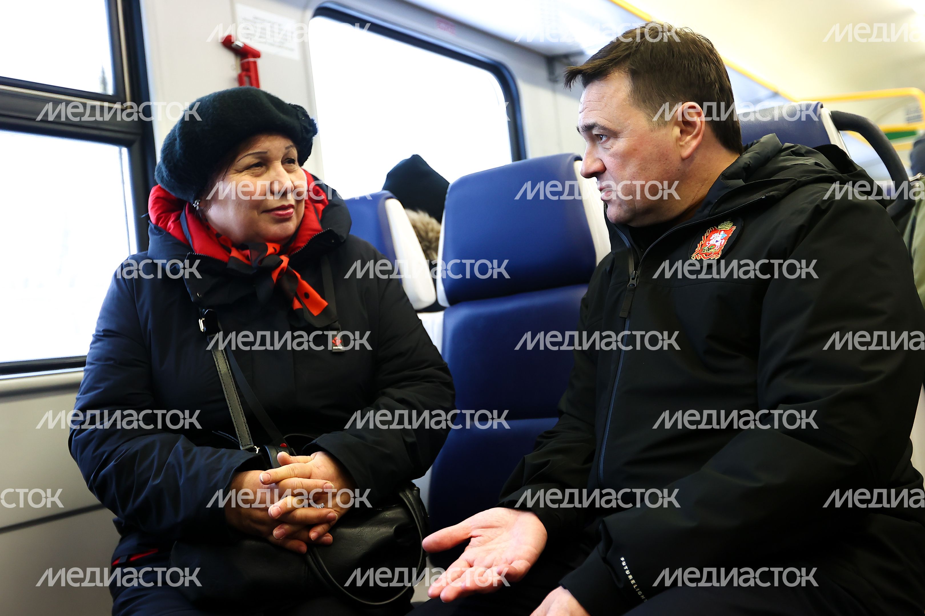 Поездка губернатора Подмосковья в электричке