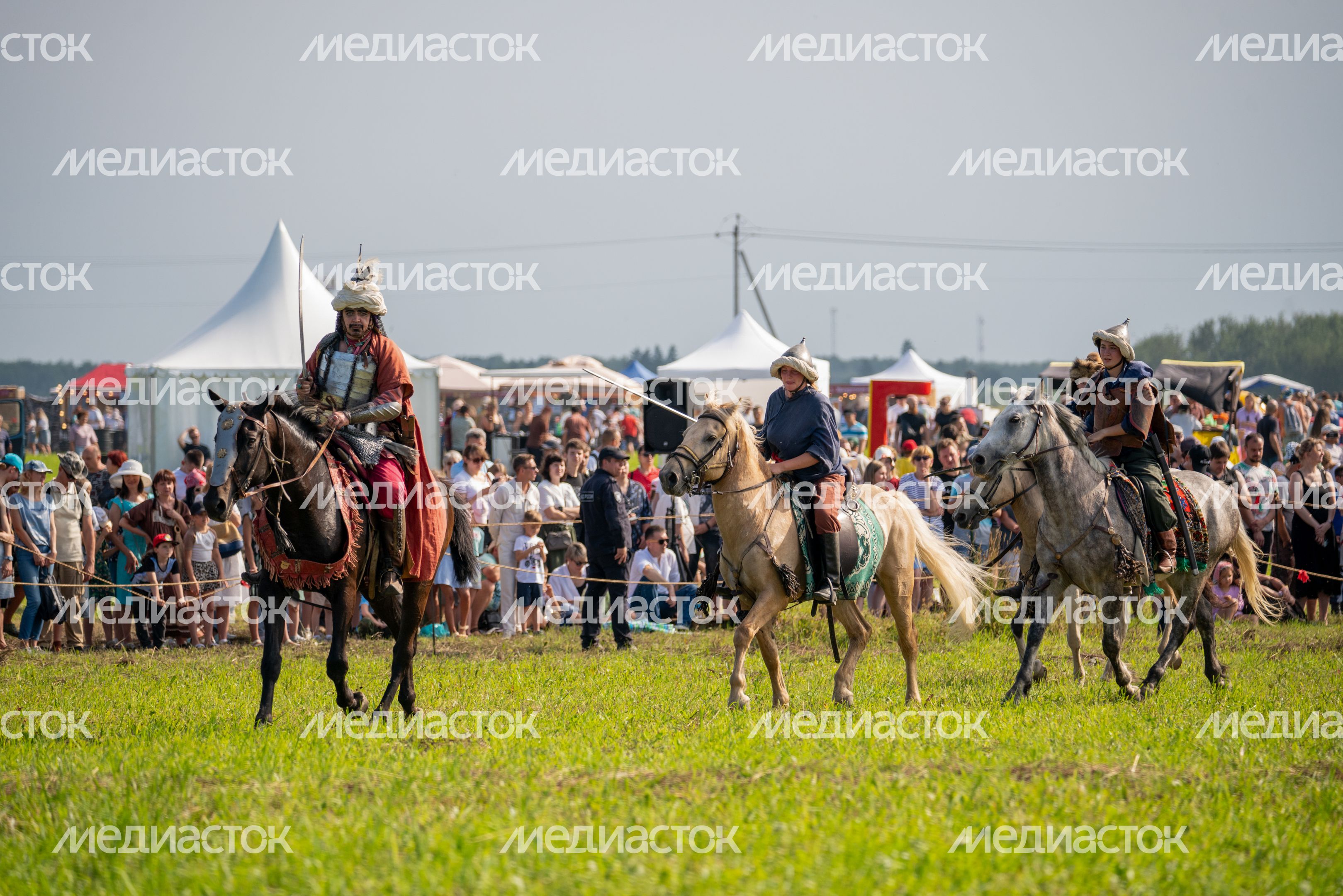 Эпоха Древней Руси XVI века на фестивале «Гуляй город» в округе Чехов Эпоха Древней Руси XVI века на фестивале «Гуляй город» в округе Чехов