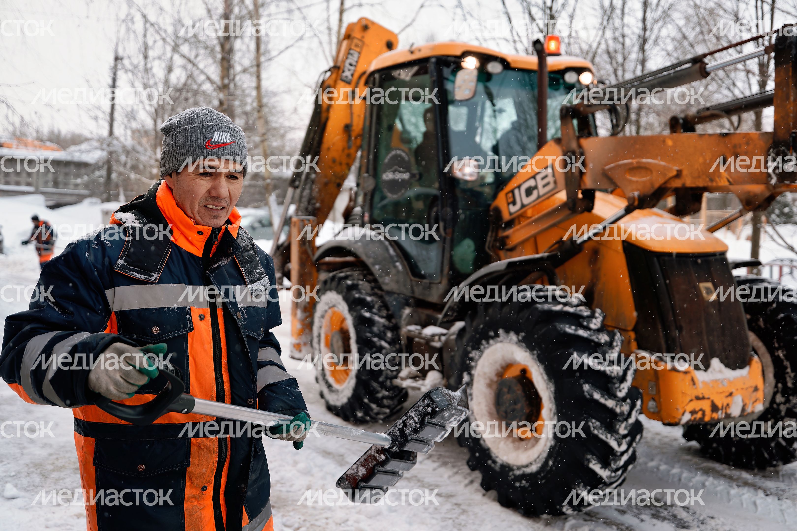 Уборка снега в поселке Большие Вяземы Одинцовского округа Уборка снега в поселке Большие Вяземы Одинцовского округа
