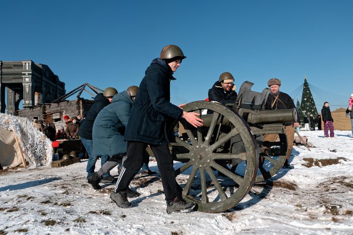 Военно-историческая реконструкция битвы за Сталинград у храма ВС РФ в Кубинке