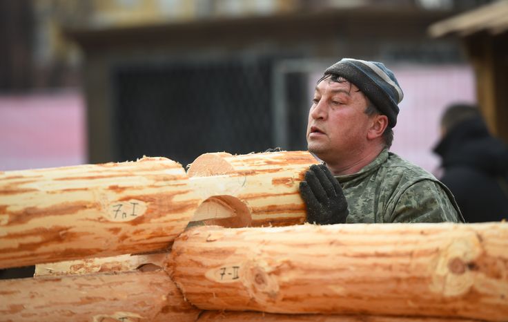Монтаж инсталляций для фестиваля «Московская Масленица» на Манежной площади