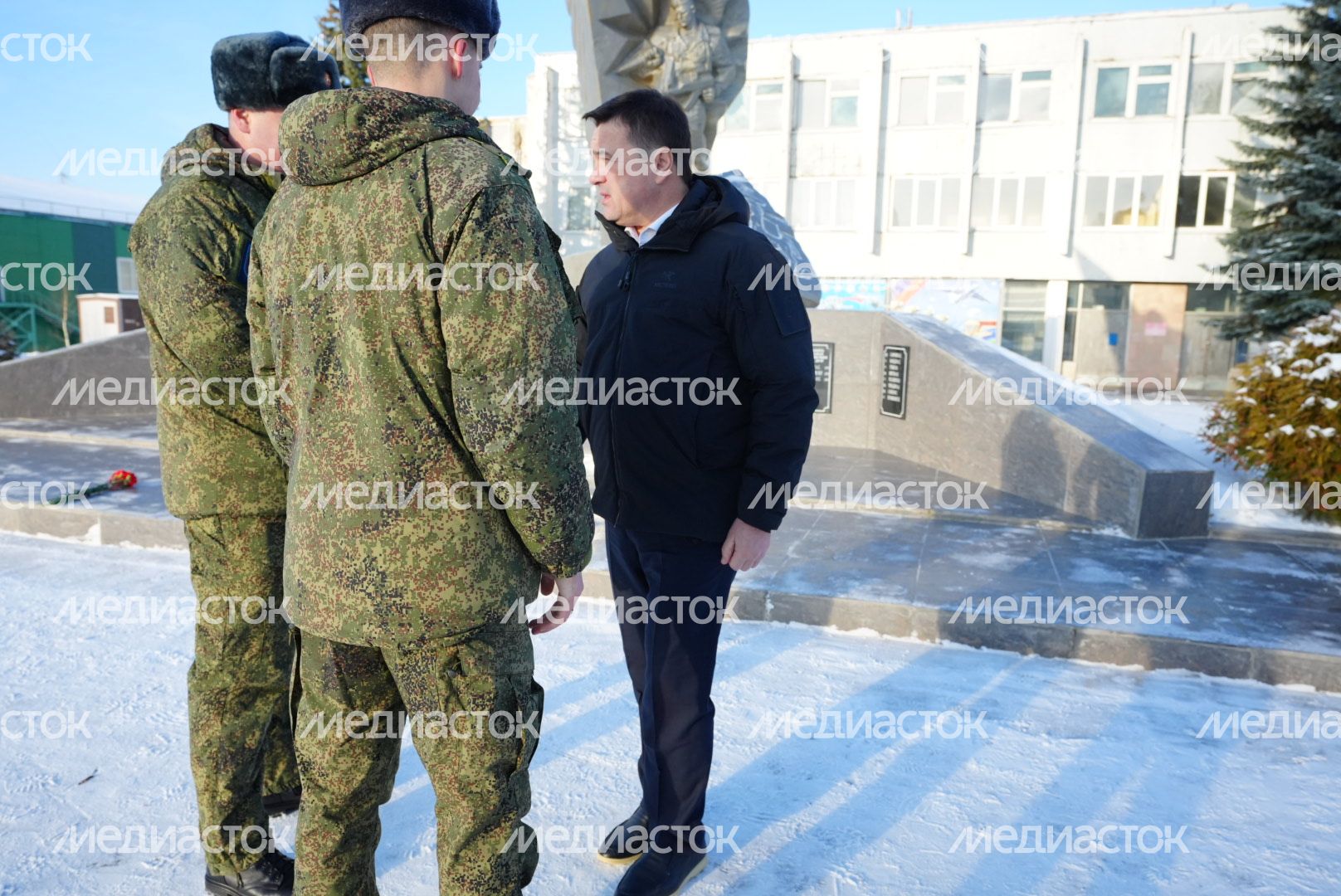 Возложение цветов к мемориалу погибших десантников Губернатором Подмосковья