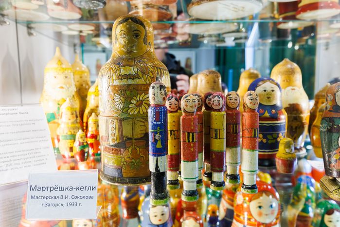 Выставка матрешек «В гостях у бабушки Матрены. Семья в сборе» в Музее частных коллекций Сергиева Посада