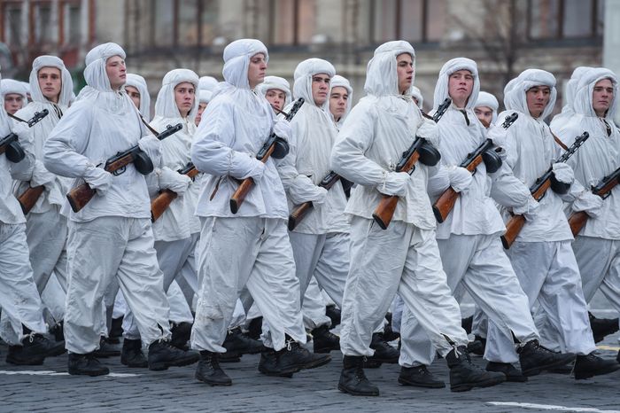 Торжественный марш в честь парада 1941 года на Красной площади в Москве