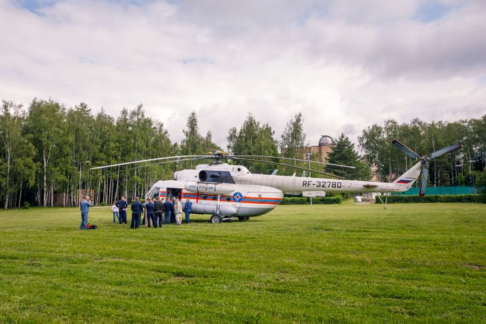 В Звездном городке прошла тренировка спасательной операции космонавтов на борт вертолета