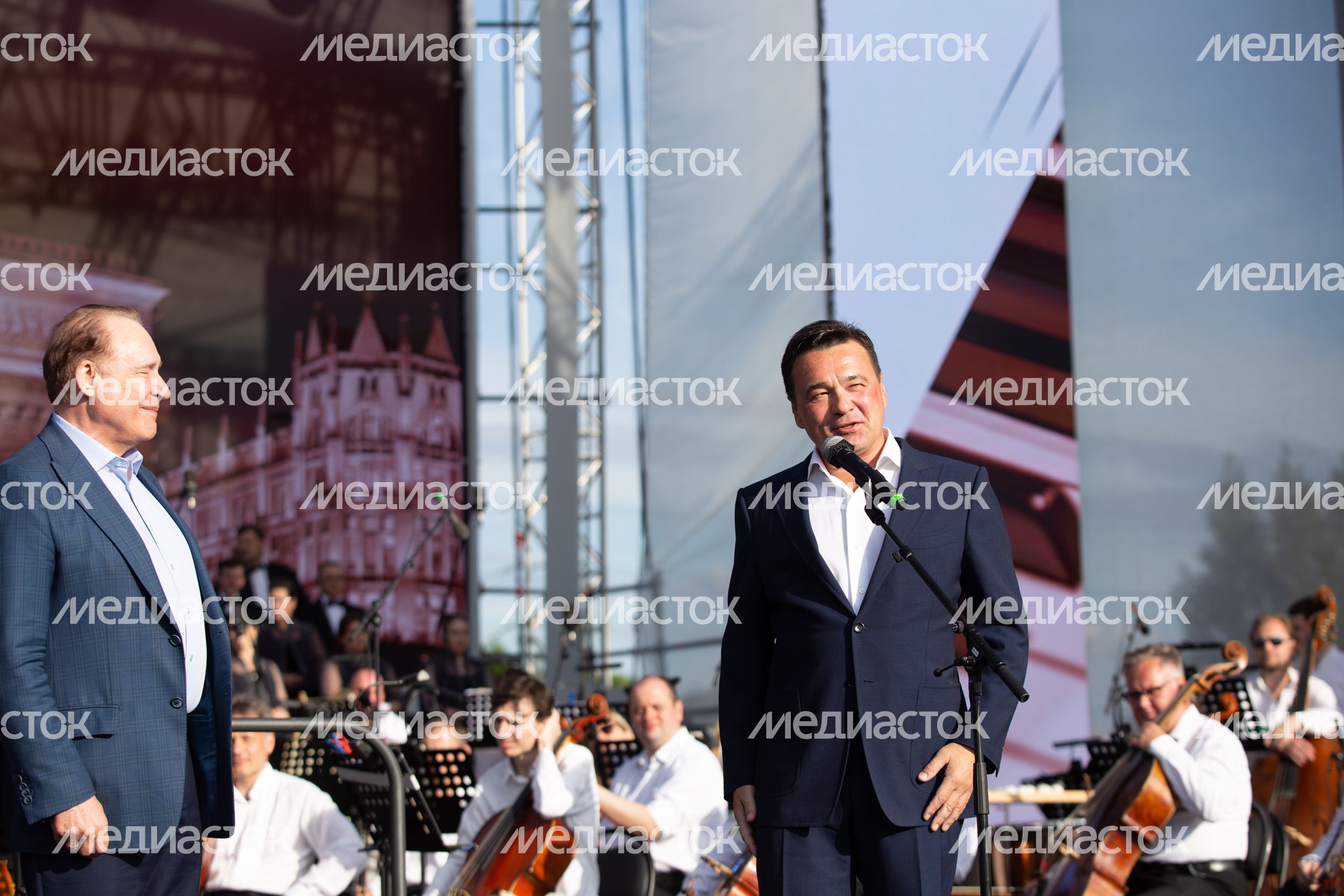 Встреча Губернатора Подмосковья с артистами на фестивале «Лето. Музыка. Музей» Встреча Губернатора Подмосковья с артистами на фестивале «Лето. Музыка. Музей»