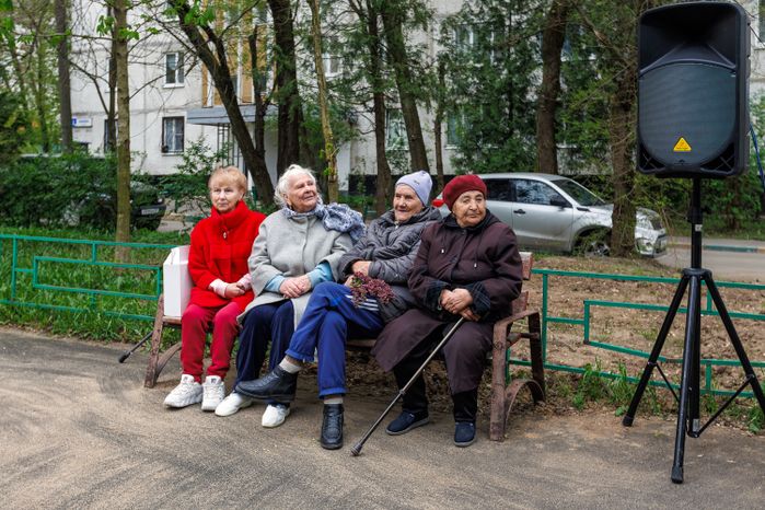 Акция «Песни Победы» для жительницы блокадного Ленинграда Людмилы Ивановны Бриллиантовой ко Дню Победы в Химках