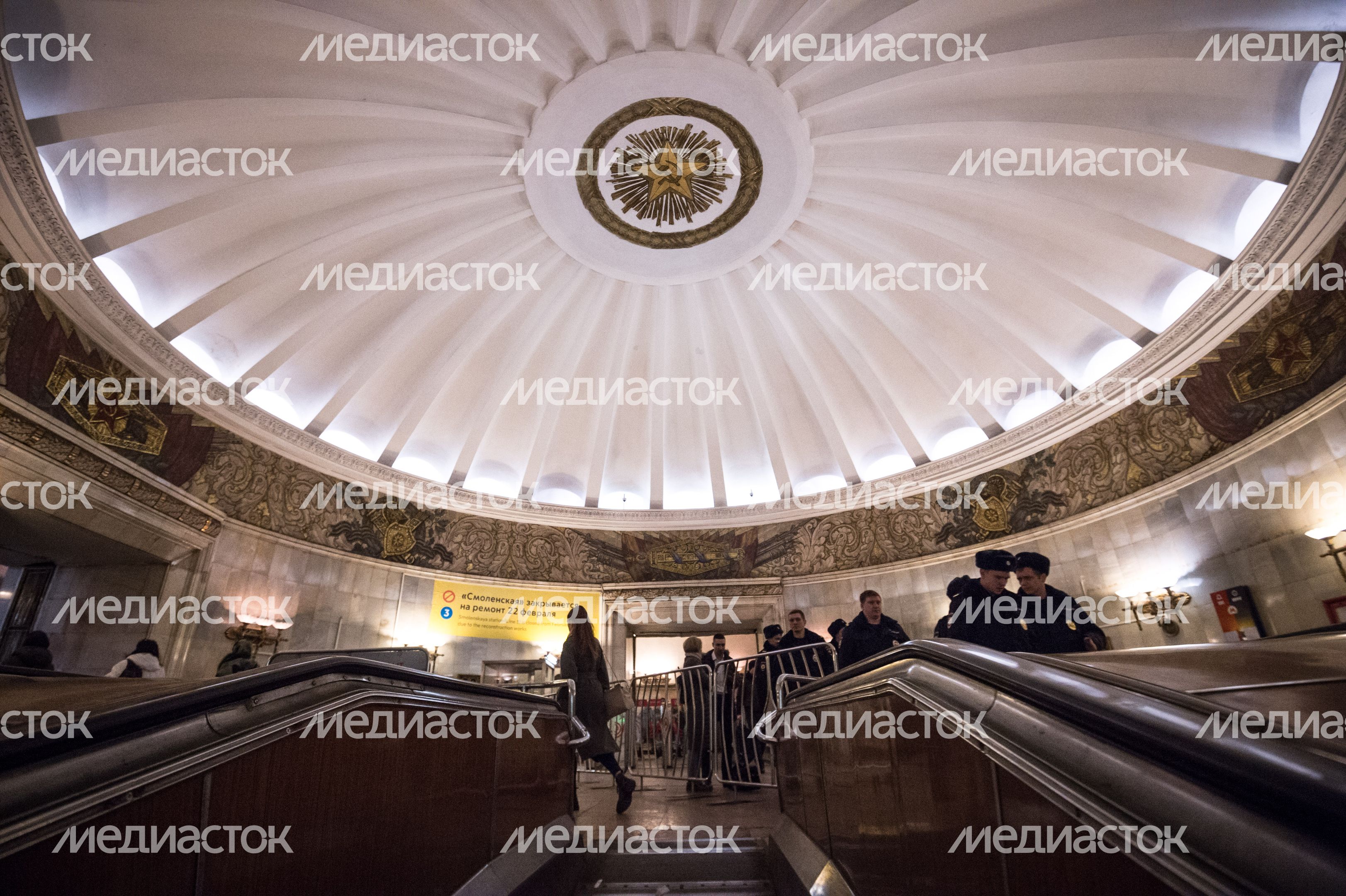 Станция метро Смоленская Арбатско-Покровской линии в Москве Станция метро Смоленская Арбатско-Покровской линии в Москве