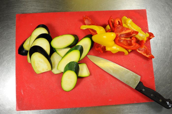 Приготовление шашлыка с овощами