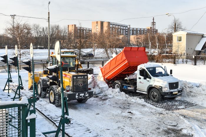 Утилизация снега на снегосплавном пункте «Черкизово»