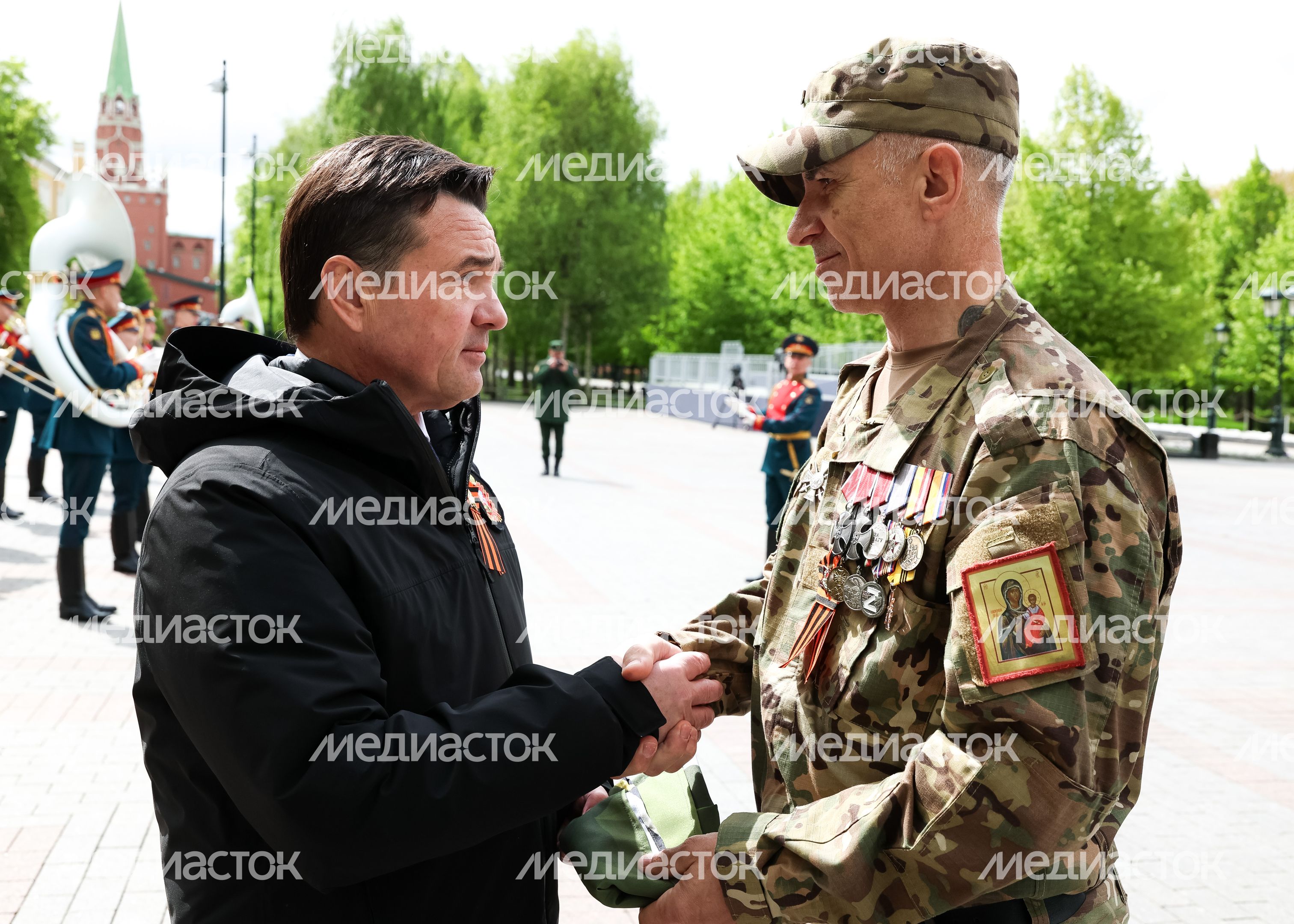 Андрей Воробьев вместе с участниками СВО возложил венок и цветы к Могиле Неизвестного Солдата Андрей Воробьев вместе с участниками СВО возложил венок и цветы к Могиле Неизвестного Солдата