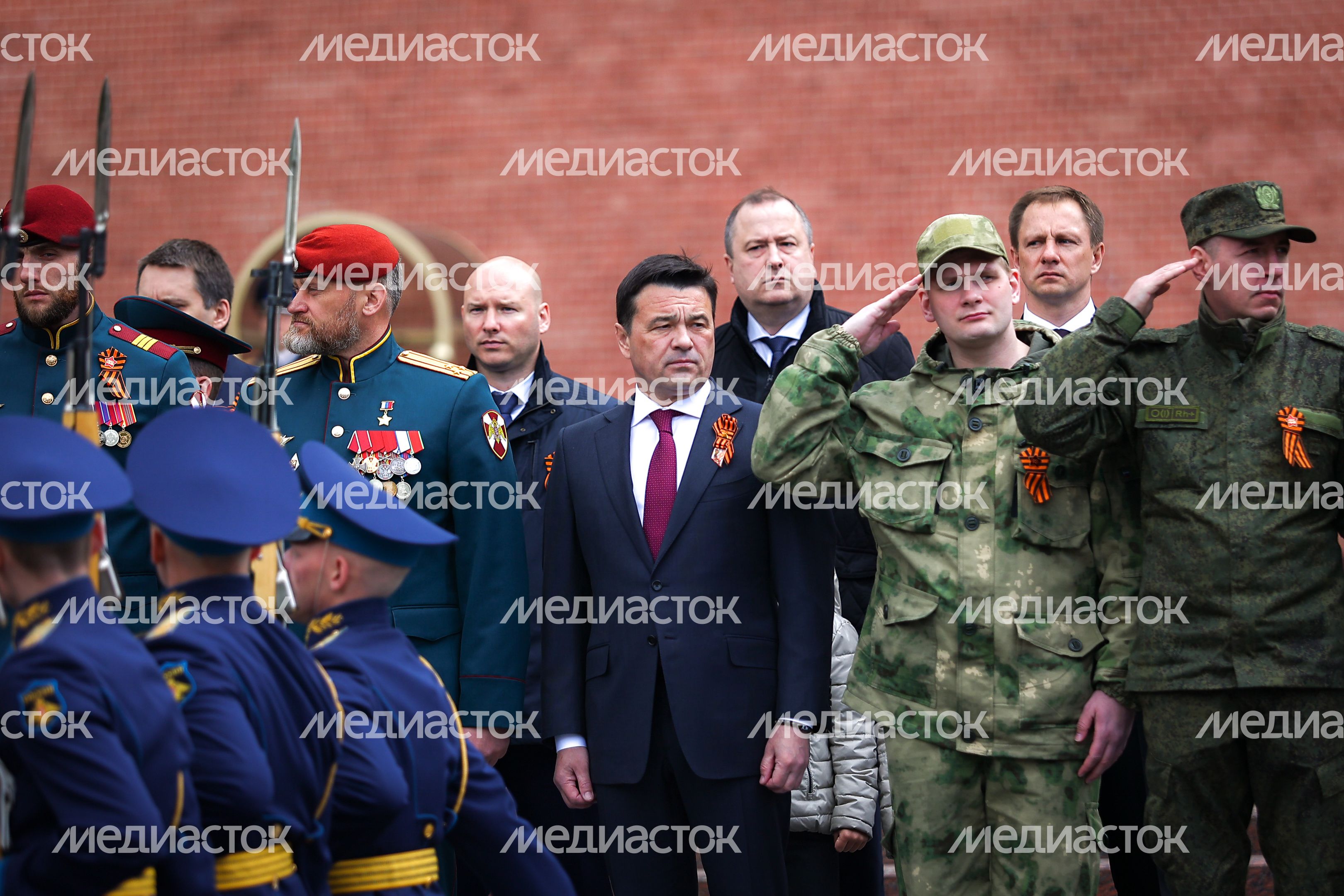 Возложение губернатором венка к Могиле Неизвестного Солдата