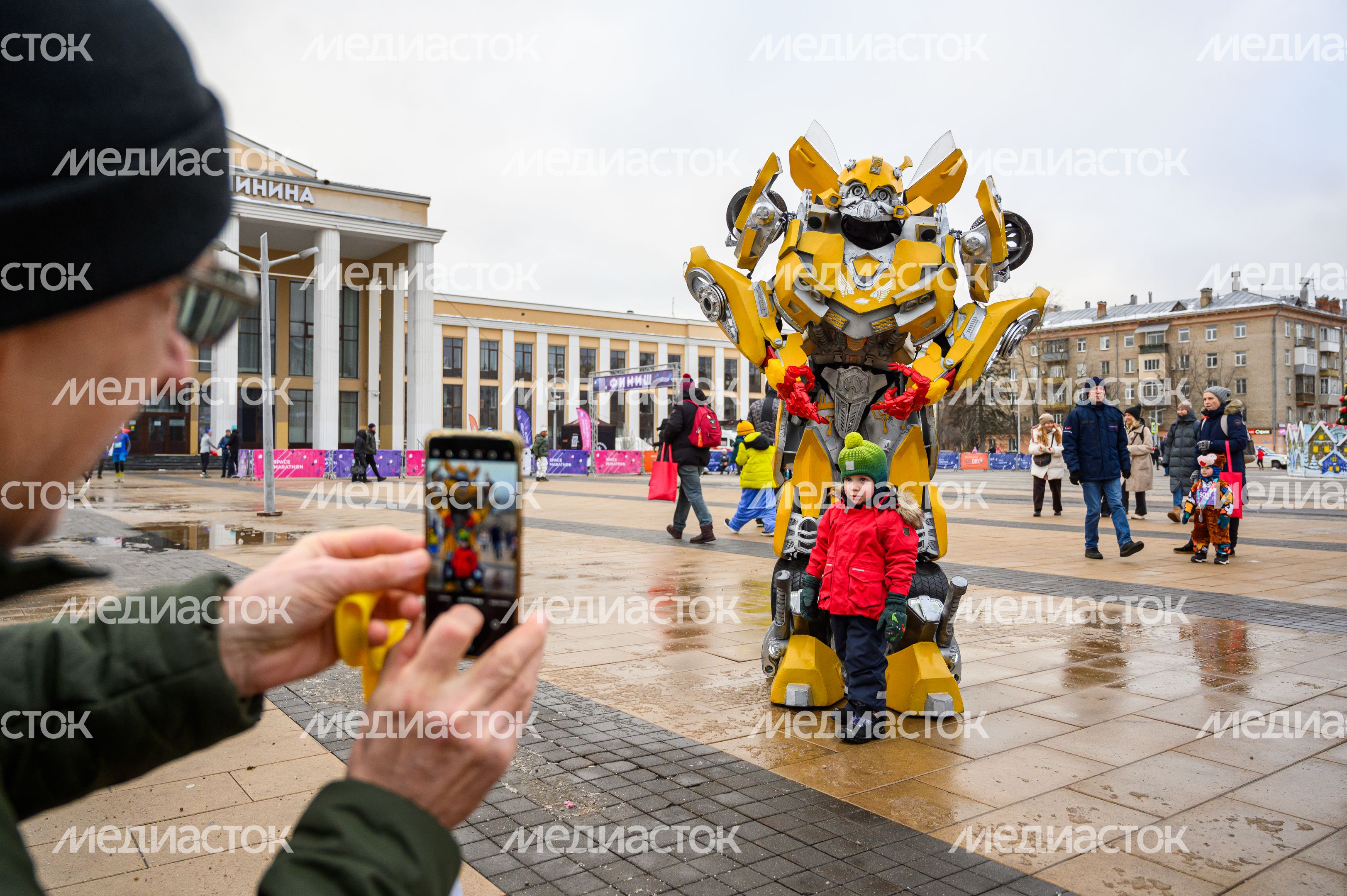 Новогодний забег в карнавальных костюмах Space Carnival 2024 в Королеве Новогодний забег в карнавальных костюмах Space Carnival 2024 в Королеве