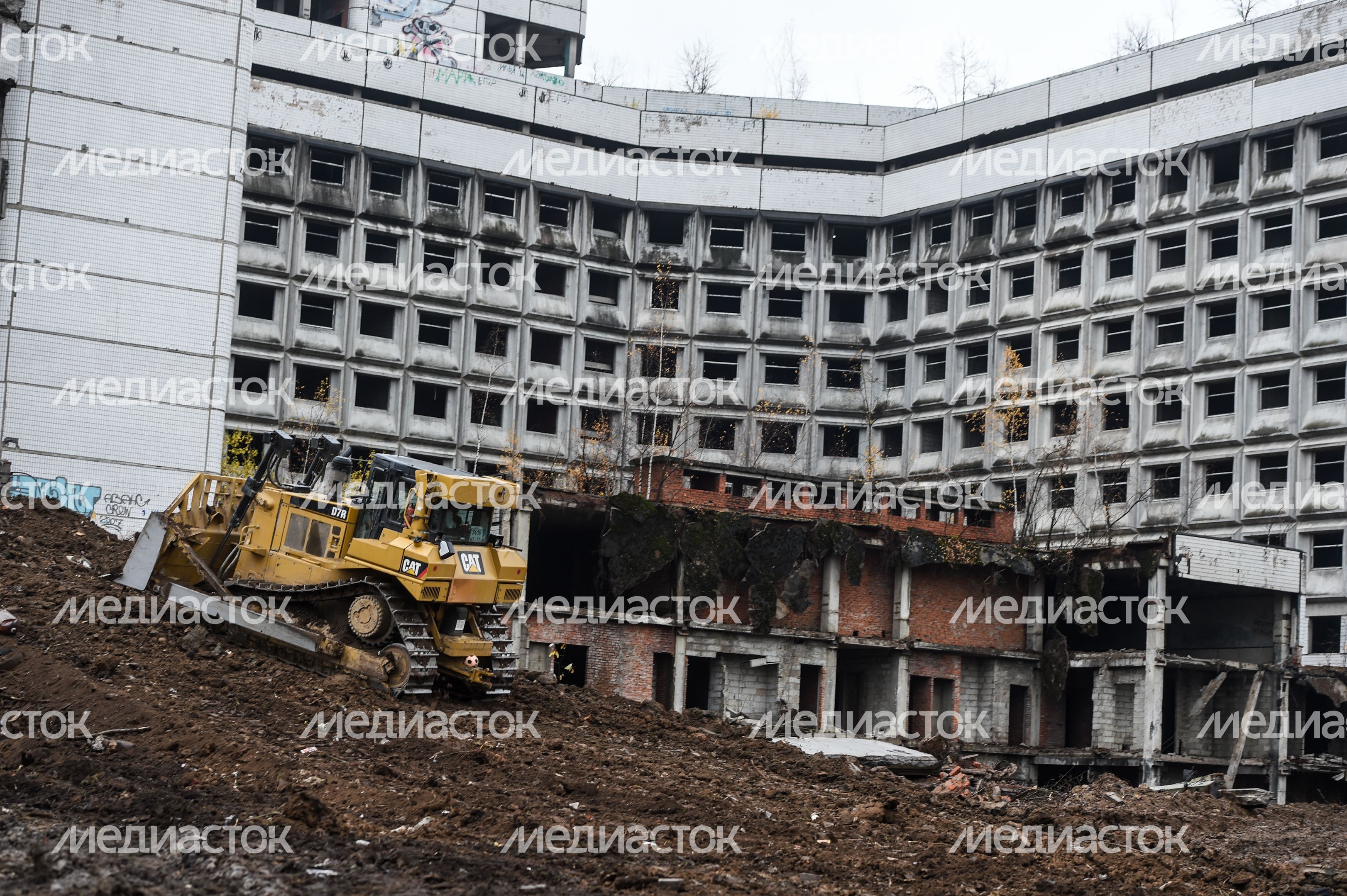 Начало работ по демонтажу Ховринской заброшенной больницы